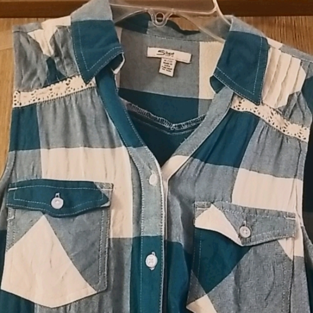 🧞♀️SiversButton Down Top 🧞♀️ - Picture 2 of 7